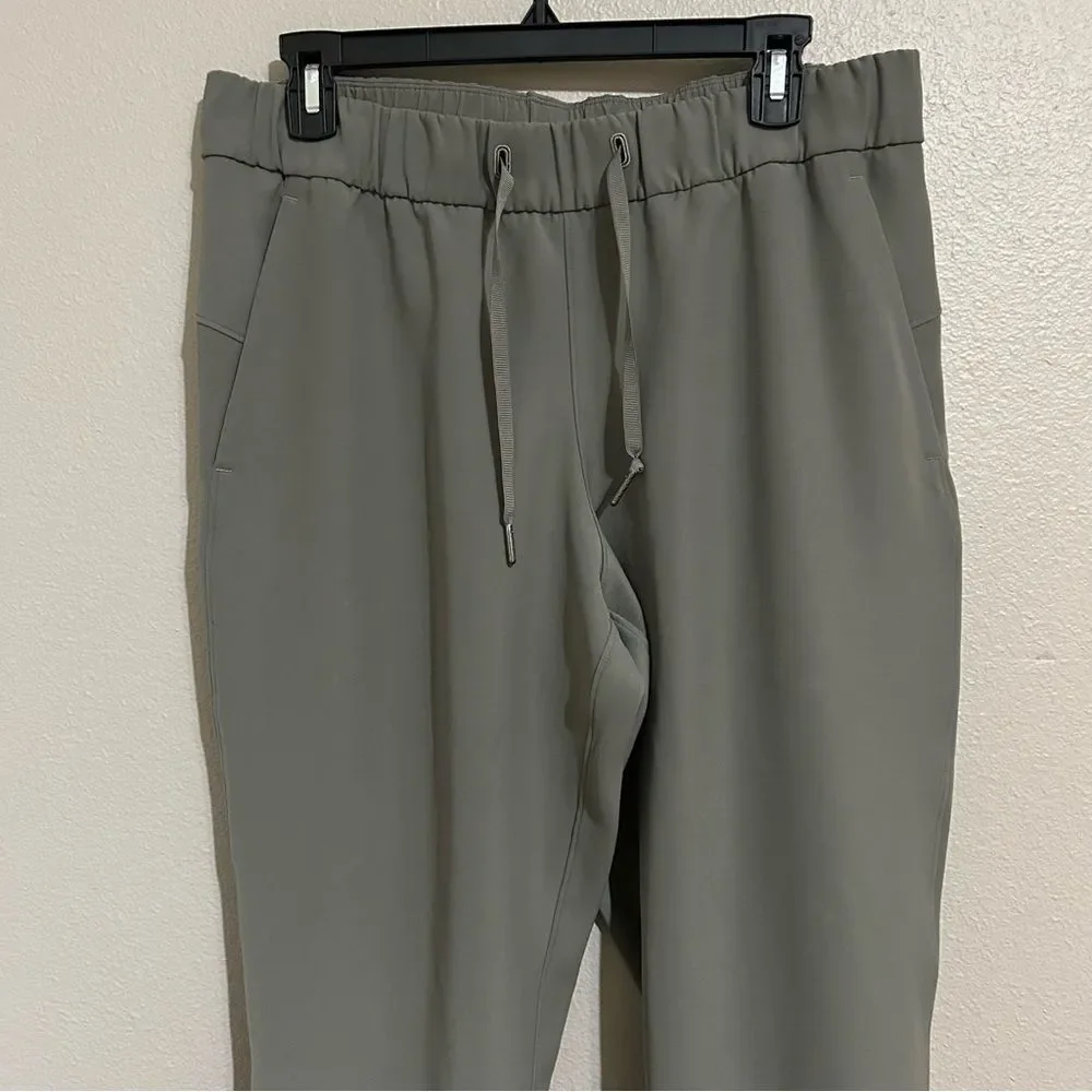 Lululemon On The Fly Grey Sage Cropped Athletic Pull On Pants Women’s Size 10